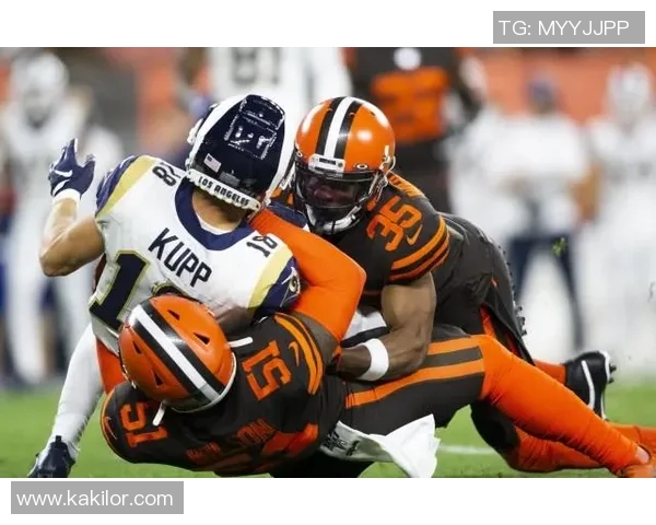 自由队与罗萨里激战正酣谁能在这场对决中笑到最后