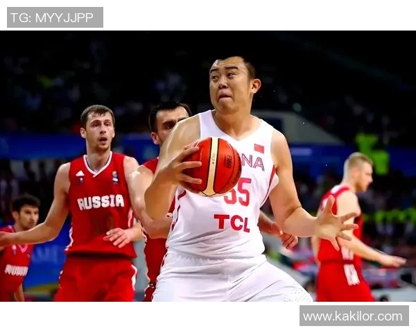 韩德君：从篮球新星到CBA传奇的成长之路与辉煌成就解析