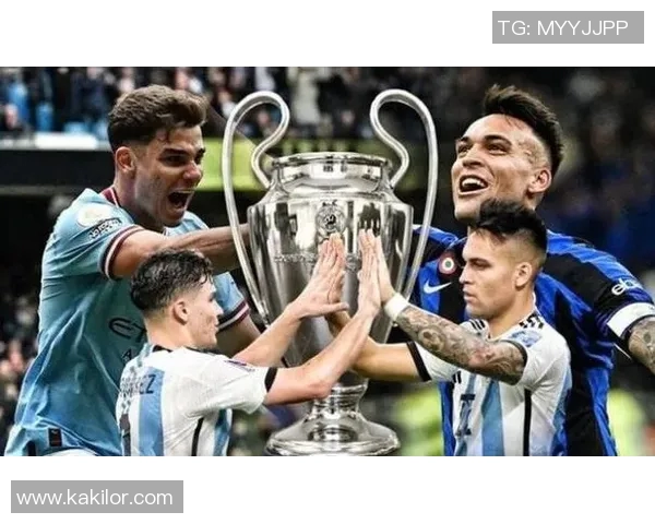 曼联与曼城决赛激战正酣谁将捧起荣耀奖杯成为赢家